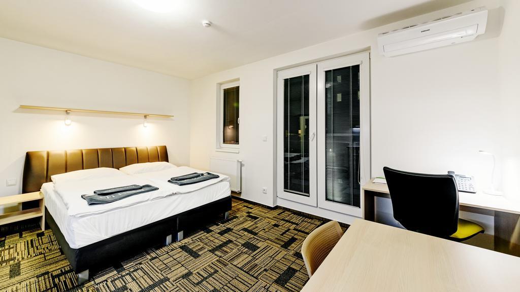 Efi Palace Hotel Brno Ngoại thất bức ảnh