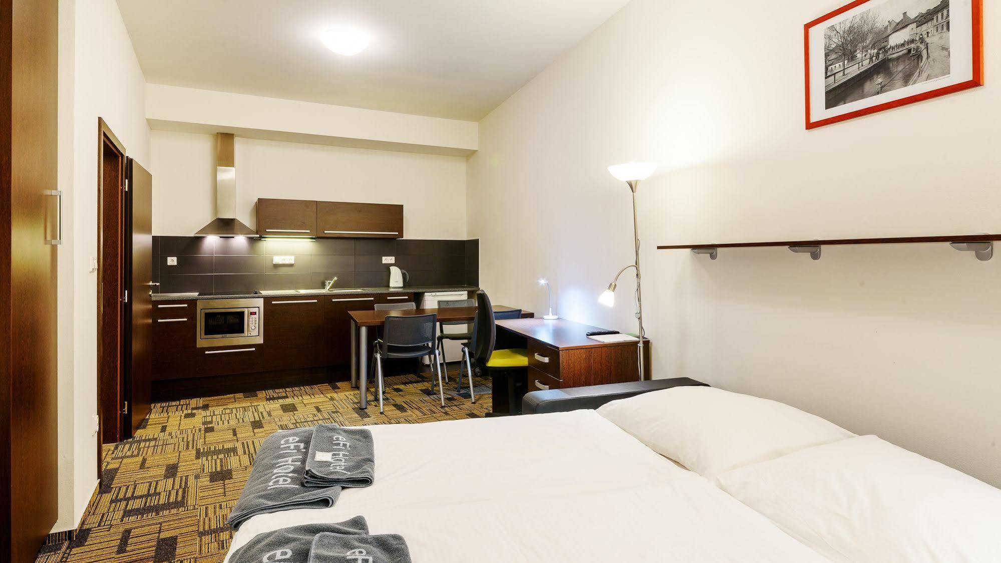 Efi Palace Hotel Brno Ngoại thất bức ảnh